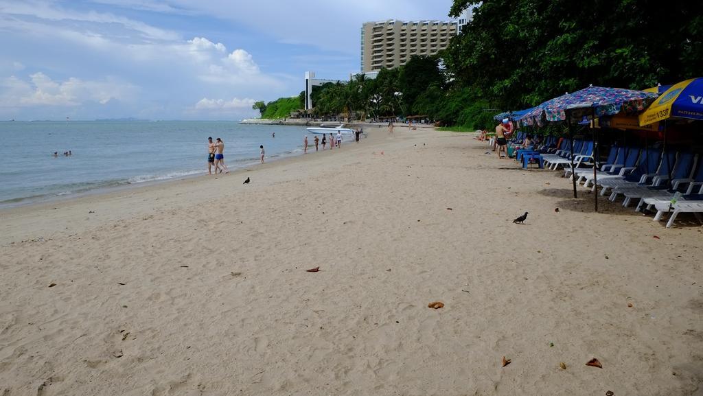 Peak Tower In Phatumnak Pattaya Esterno foto