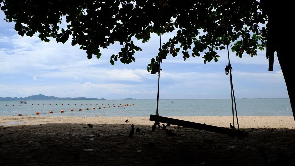 Peak Tower In Phatumnak Pattaya Esterno foto