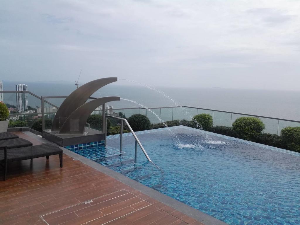 Peak Tower In Phatumnak Pattaya Esterno foto