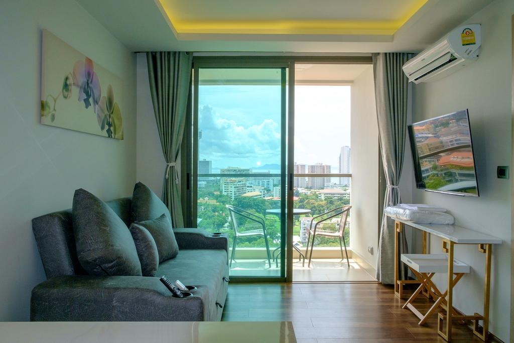 Peak Tower In Phatumnak Pattaya Esterno foto