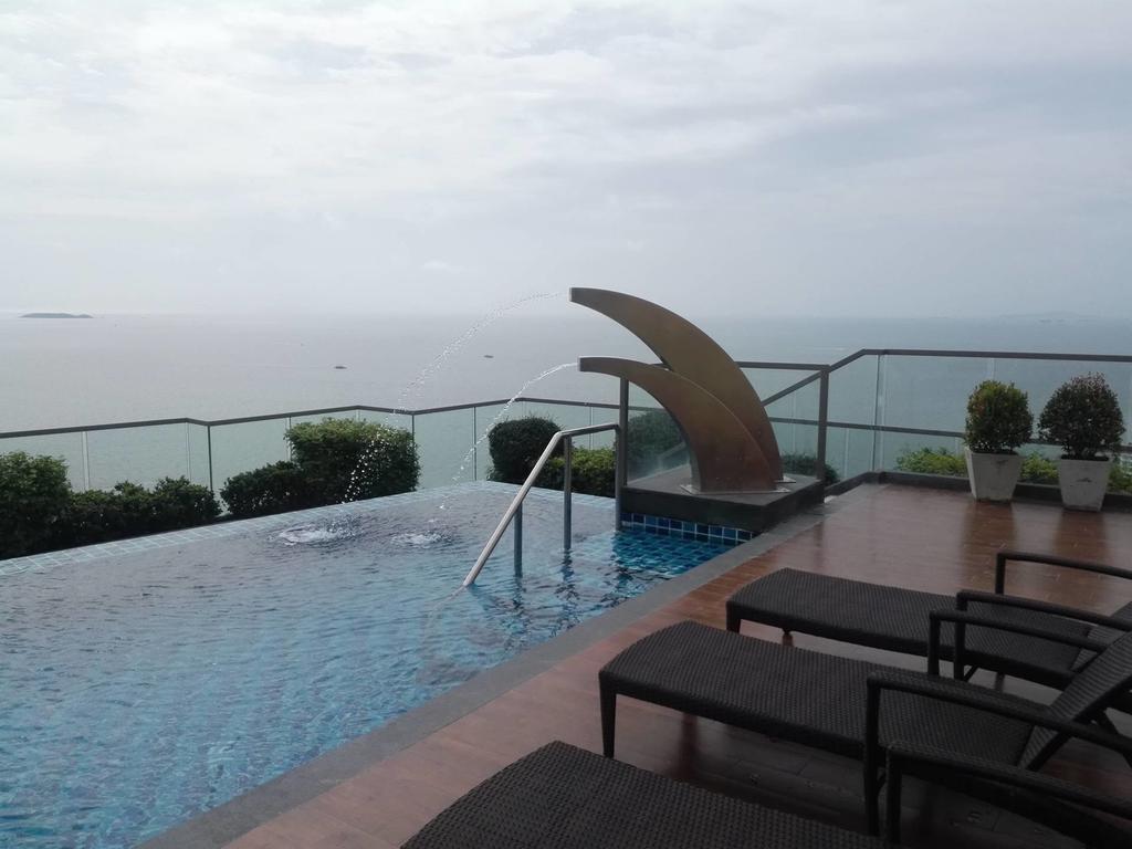 Peak Tower In Phatumnak Pattaya Esterno foto