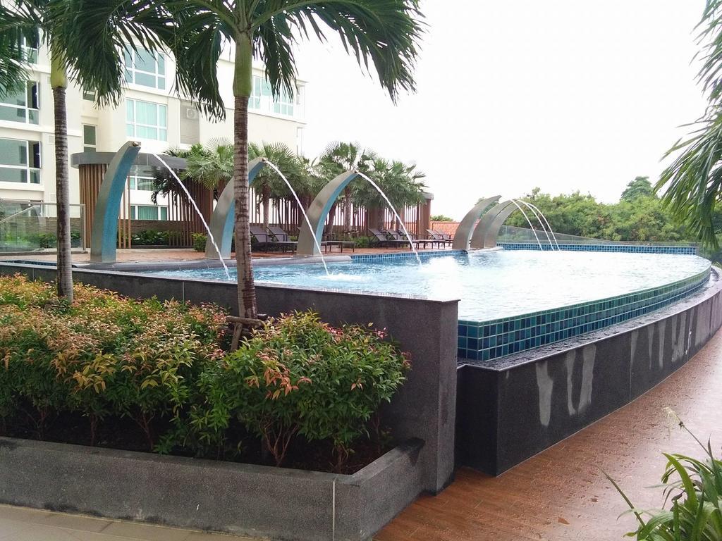 Peak Tower In Phatumnak Pattaya Esterno foto