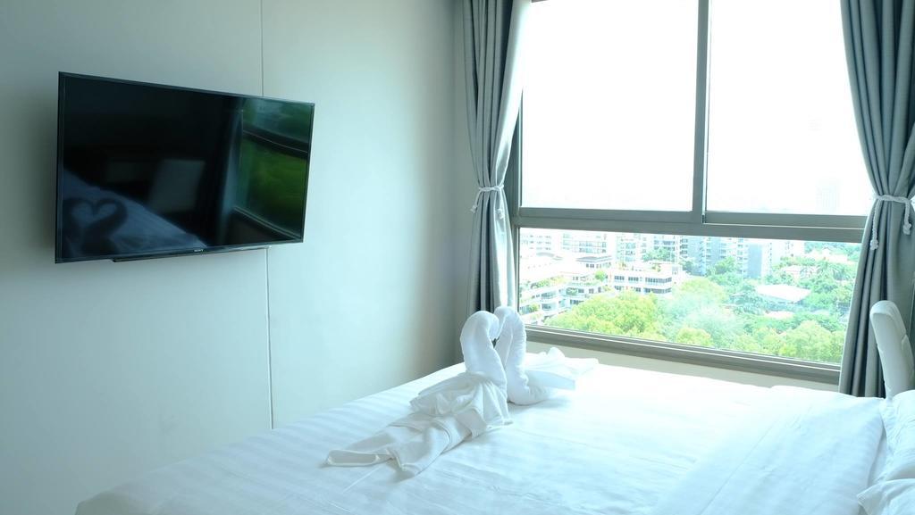 Peak Tower In Phatumnak Pattaya Esterno foto