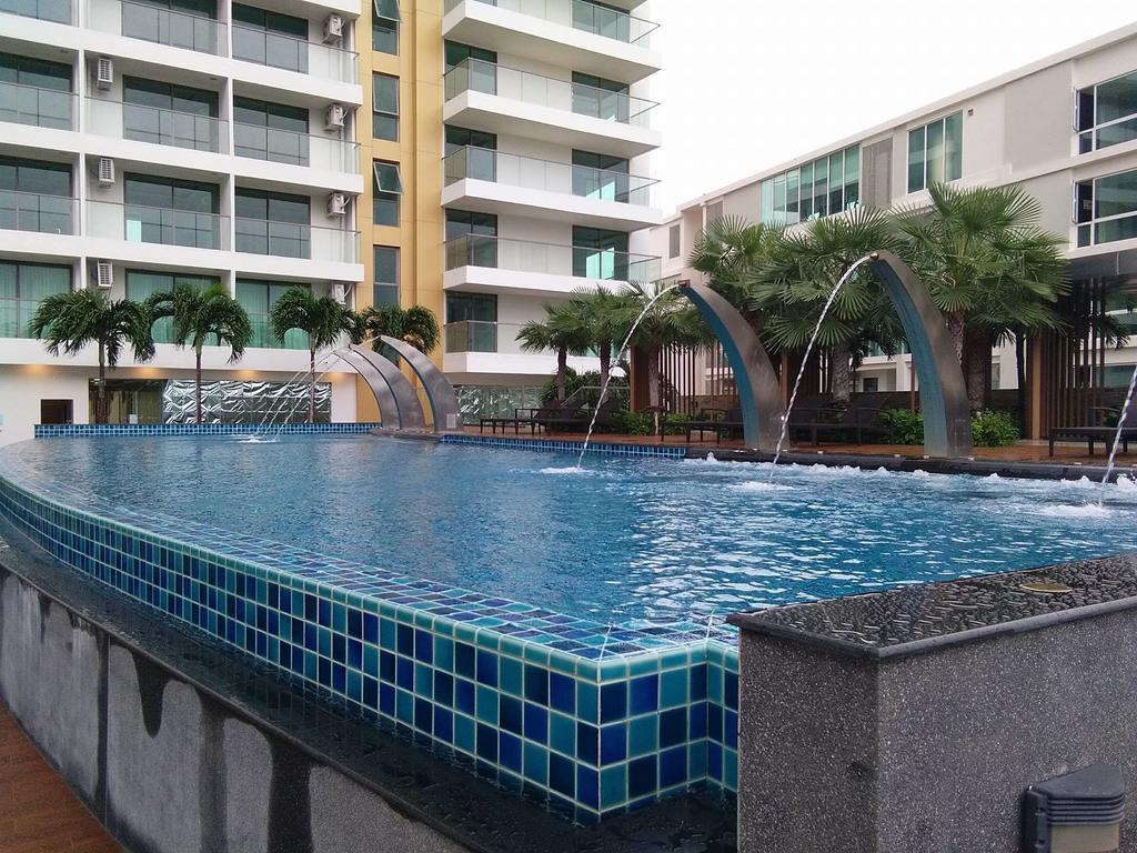 Peak Tower In Phatumnak Pattaya Esterno foto